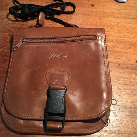 ❤️SOLD❤️ LLBean Travel Wallet Crossbody - Picture 1 of 8